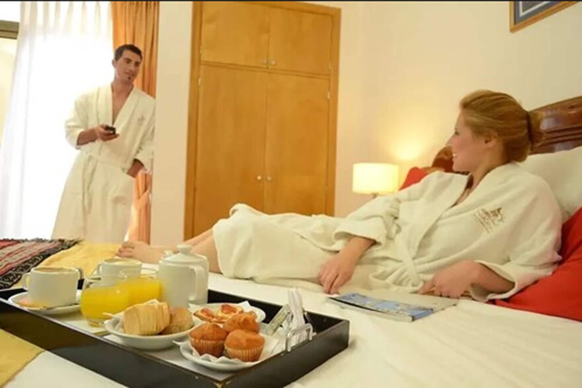 Niken Hotel Spa & Business Center 네코체아 외부 사진