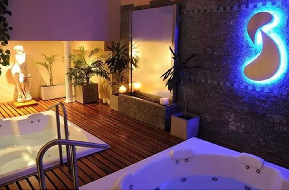 Niken Hotel Spa & Business Center 네코체아 외부 사진