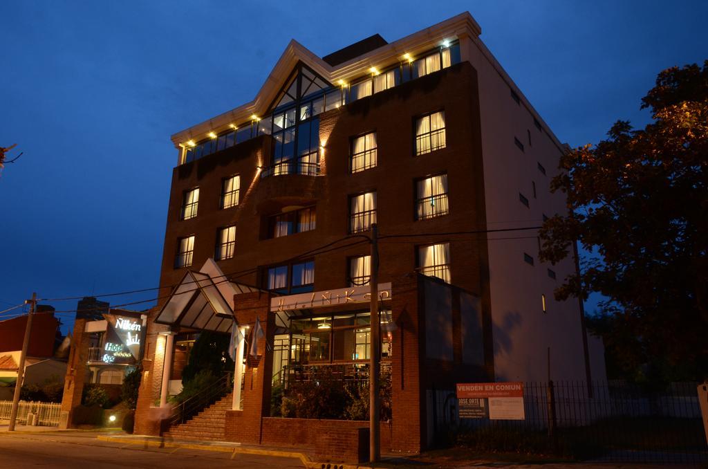 Niken Hotel Spa & Business Center 네코체아 외부 사진