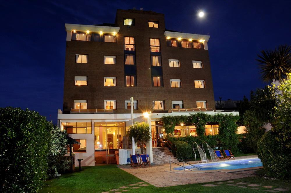 Niken Hotel Spa & Business Center 네코체아 외부 사진